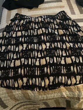 Banana Republic Black and Cream Abstract Print Skirt